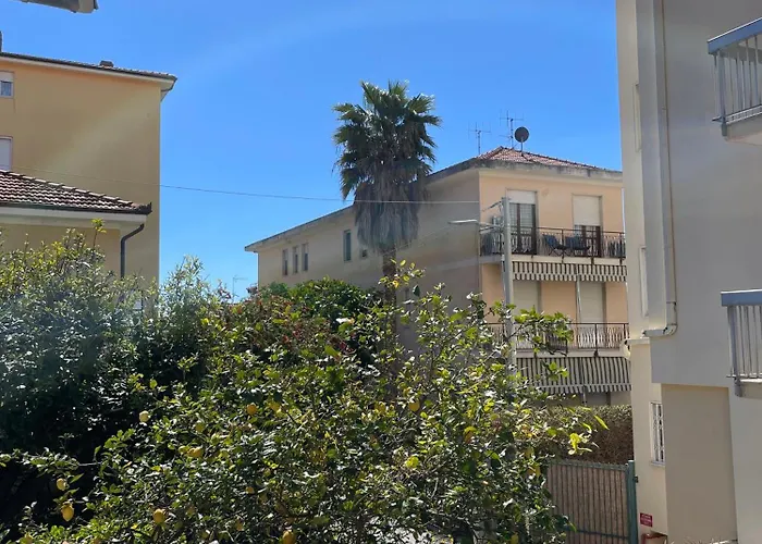 Casavacanze Internazionale 3* Диано-Марина