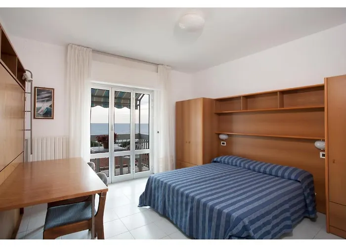 Casavacanze Internazionale 3* Диано-Марина